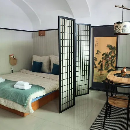 Fuji With Terrace In Centre ברטיסלאבה